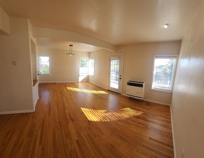 Building Photo - 1822-1828 Fixlini Street***