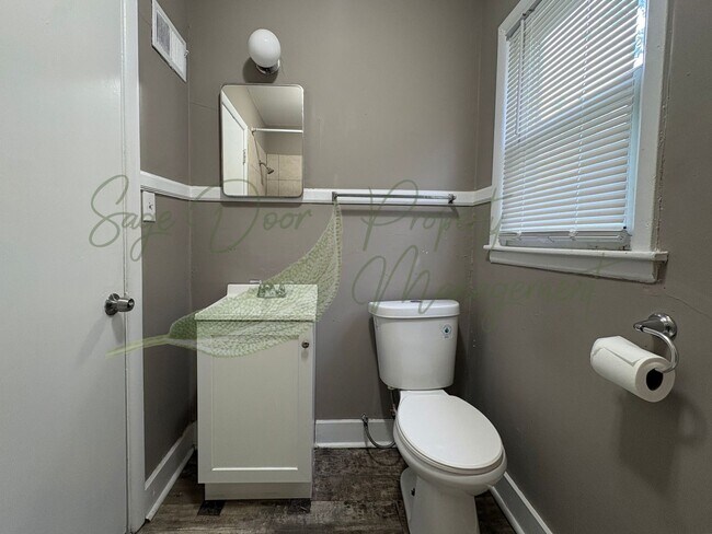 Building Photo - DUPLEX IN INDEPENDENCE