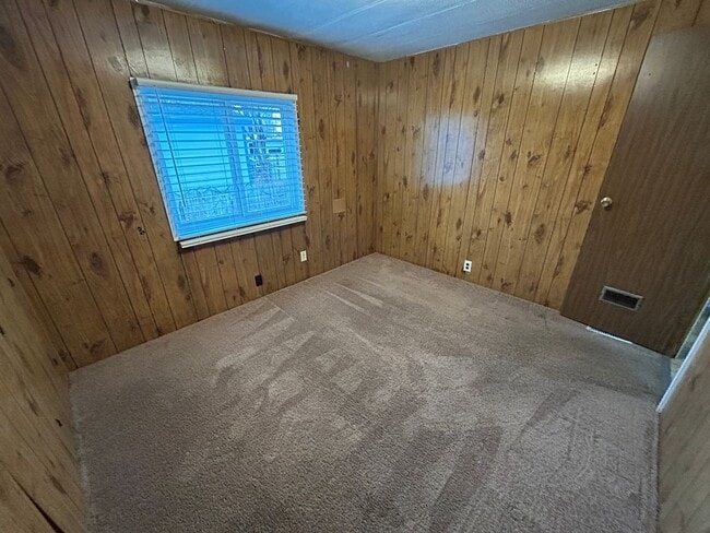 Building Photo - 123 Opal Dr