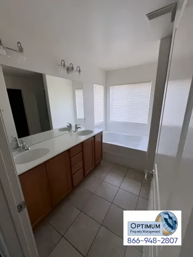 Building Photo - Beautiful 4-bedroom, 3-bathroom two-story home located in a desirable HOA community