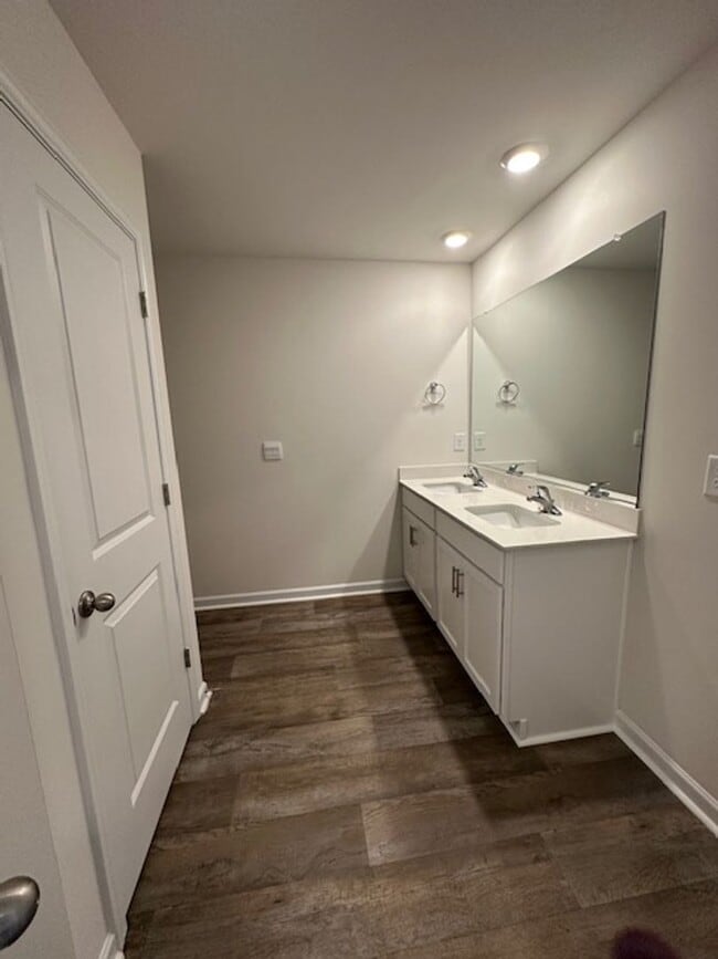 Building Photo - Graham