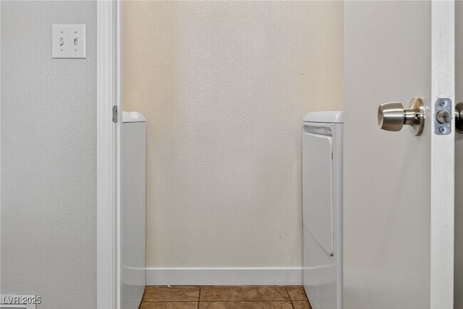 Building Photo - 7255 W Sunset Rd