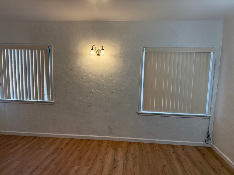 Master bedroom - 112 E 69th Way