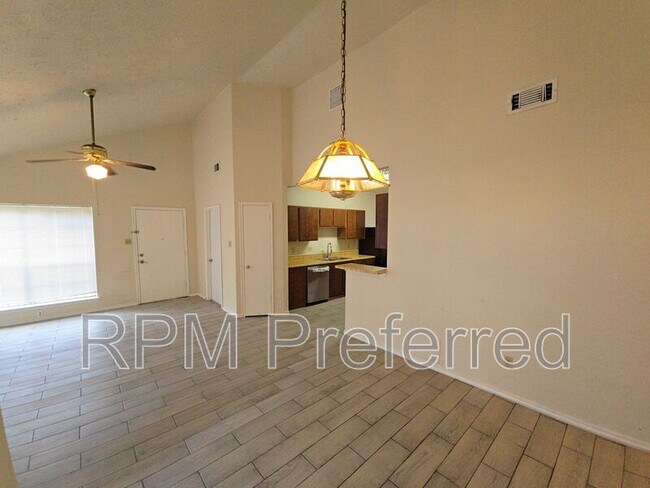 Building Photo - 3930 Mohlerbruk Dr