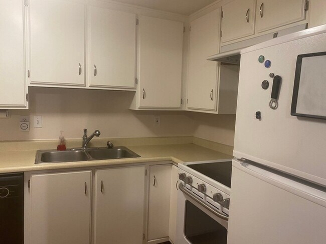 Building Photo - 1193 E Cottonwood Hills Dr