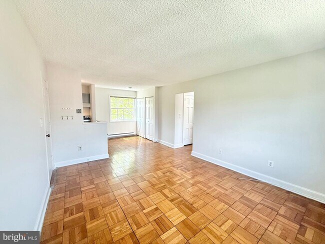 Building Photo - 1706 W Abingdon Dr