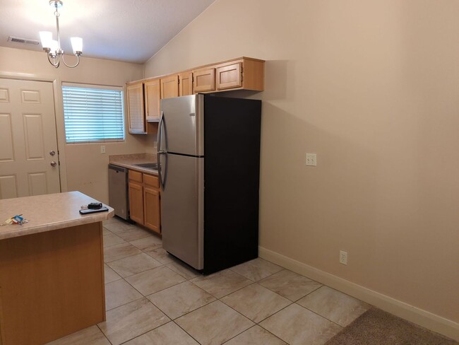 Building Photo - Pet Friendly 2 Bedroom 2 Bathroom Condo.