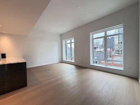 Building Photo - 555 W 22nd St