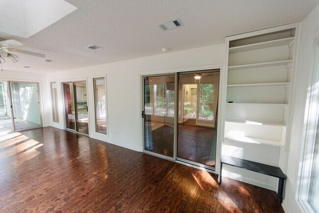 Building Photo - Up to a 2 year lease at this Beautiful 3 bed, 2 bath!!!!