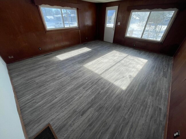 Building Photo - 308 Stewart-