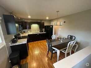 Building Photo - 784 Rojean Dr