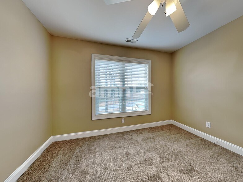 Building Photo - 347 Mockingbird Ln