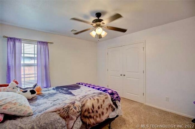 Building Photo - Large open 3 bed, 3 car Garage in The Highlands at Forest Ridge