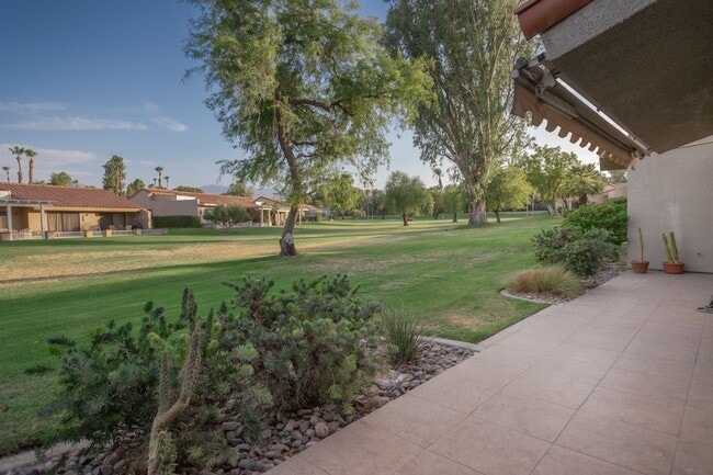 Building Photo - Single-Story 2-Bedroom Condo in Beautiful Palm Desert Resorter HOA!