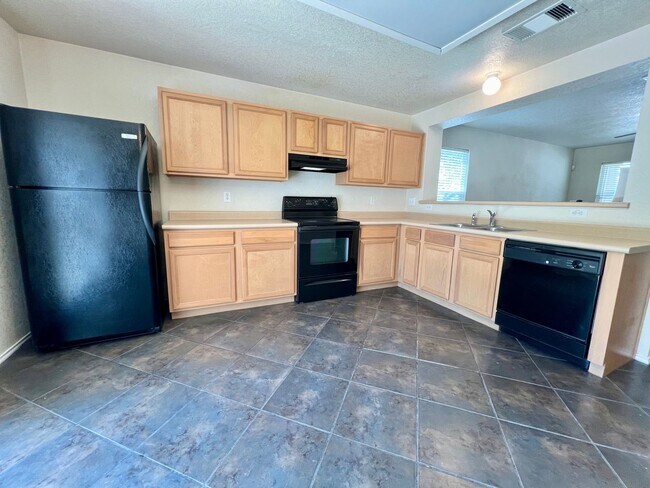 Building Photo - *MOVE IN SPECIAL* Move-In Ready | Washer & Dryer Included + Google Fiber Located Near UTSA!