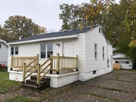 Building Photo - 3144 Woodrow Ave
