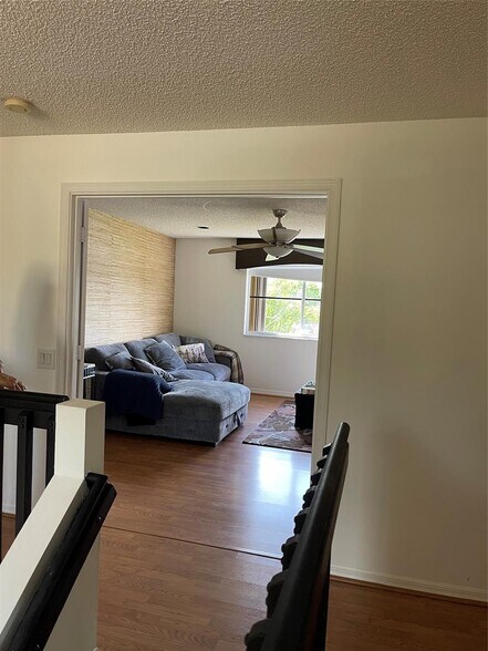Building Photo - 671 Vista Meadows Dr