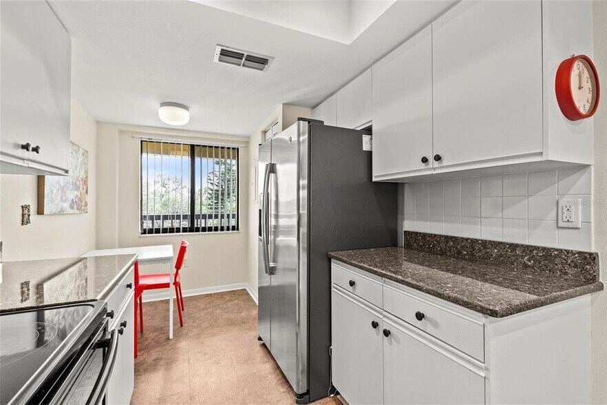 Building Photo - 1942 Golf View Dr