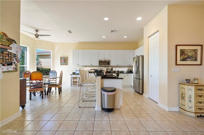 Building Photo - 4 br, 3 bath House - 12319 NW 77th Mnr