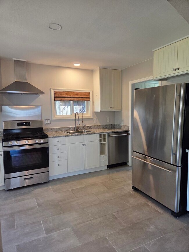 Building Photo - Historic Folsom 2 Bdrm, 1 Bath