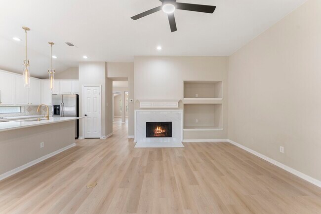 Building Photo - 99 E Foxbriar Forest Cir