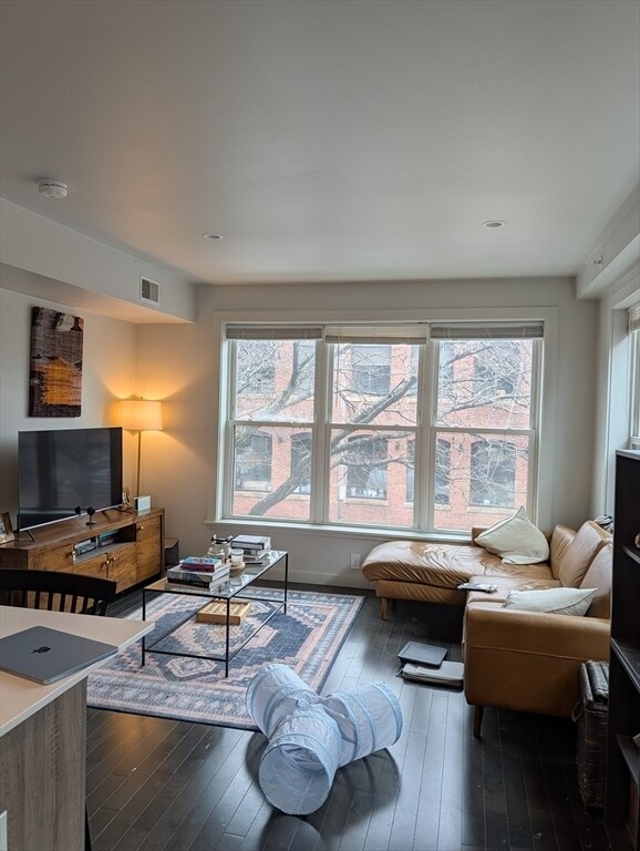 Building Photo - 3383 Washington St