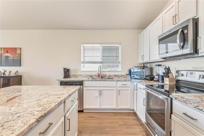 Building Photo - 495 Overpool Ave