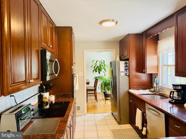 Building Photo - 3810 Lynn Regis Ct