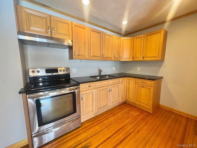 Building Photo - 16 Lake Ave