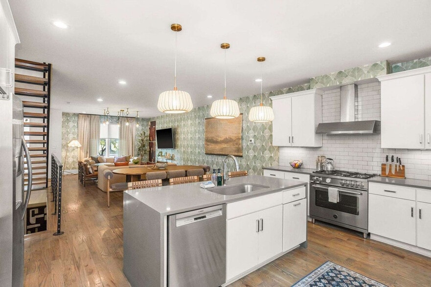 Building Photo - 1712 8th Ave S