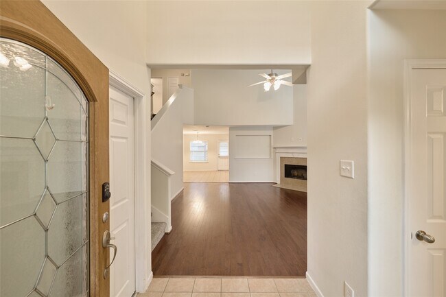 Building Photo - 12515 Lakeshore Dr