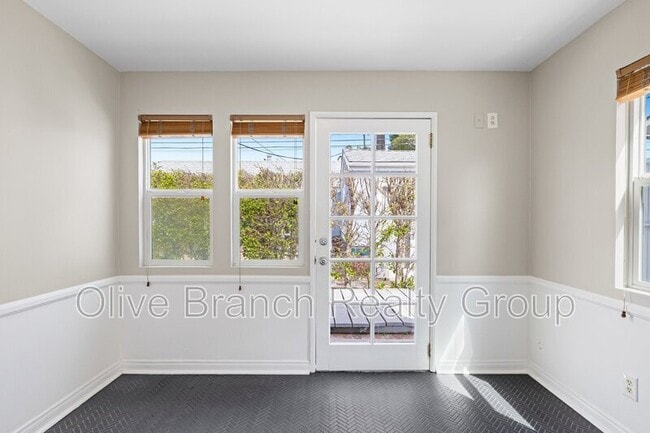 Building Photo - 12827 Rubens Ave