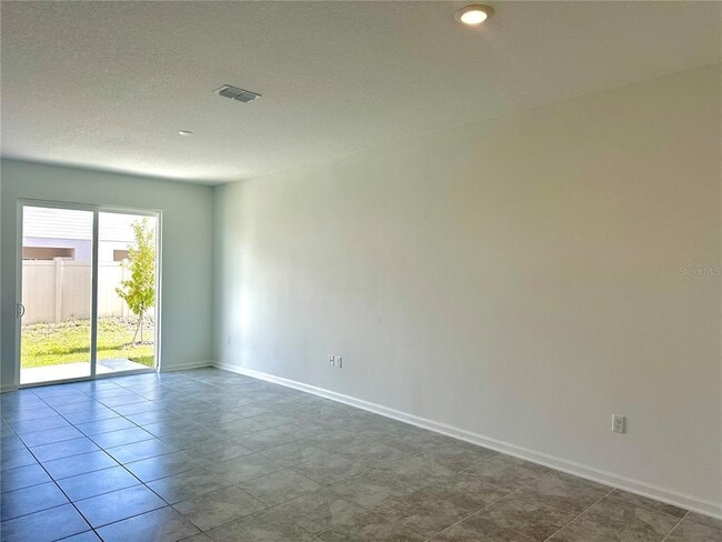 Building Photo - 2432 Skyline Lp