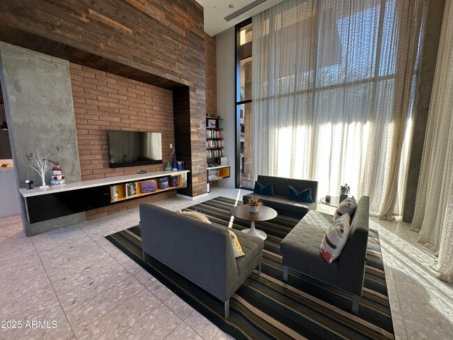 Building Photo - 200 W Portland St