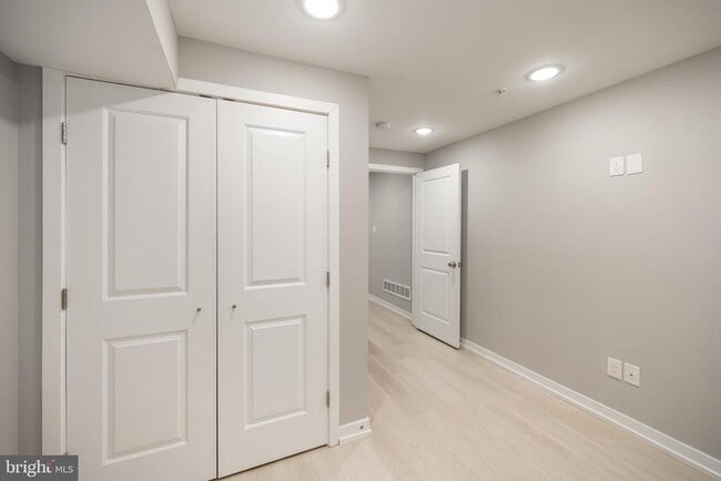 Building Photo - 2428 Jasper St