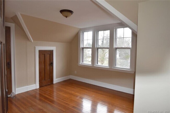 Building Photo - 809 Whitney Ave