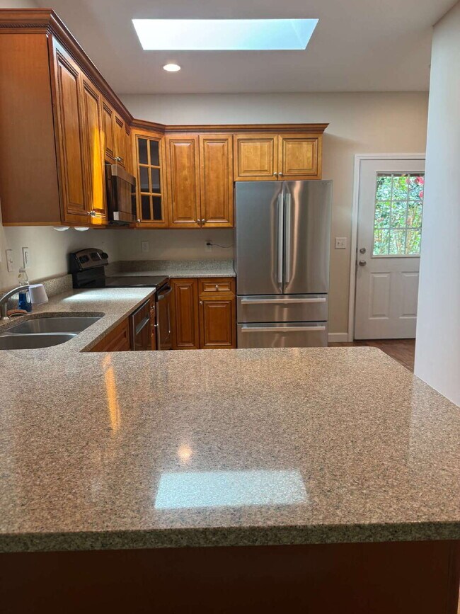 Building Photo - "Charming 3-Bed Retreat in Hendersonville ...
