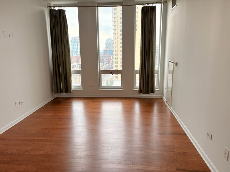 Building Photo - 1400 S Michigan Ave