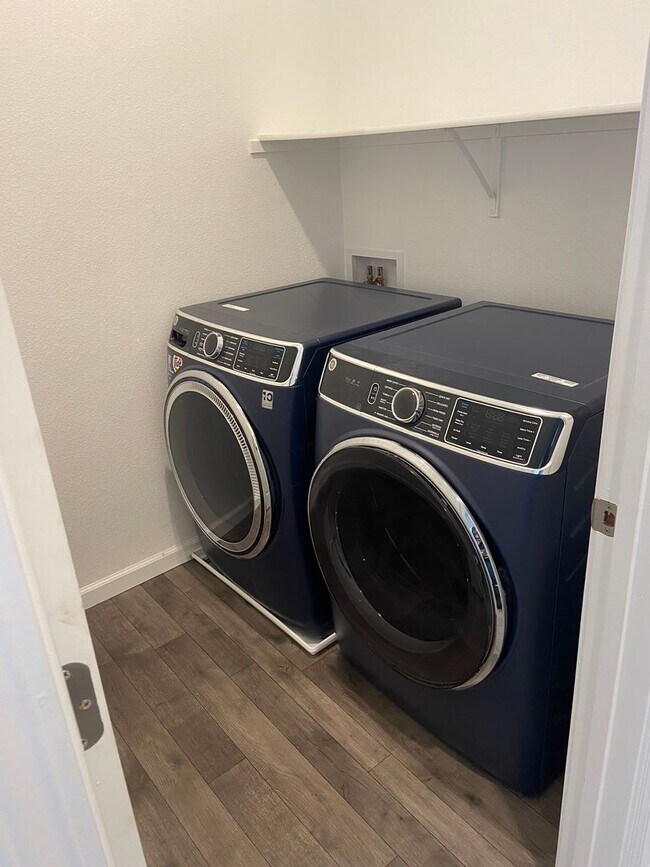 Building Photo - Cozy 3bdrm, 3 bath home in Rancho Cordova