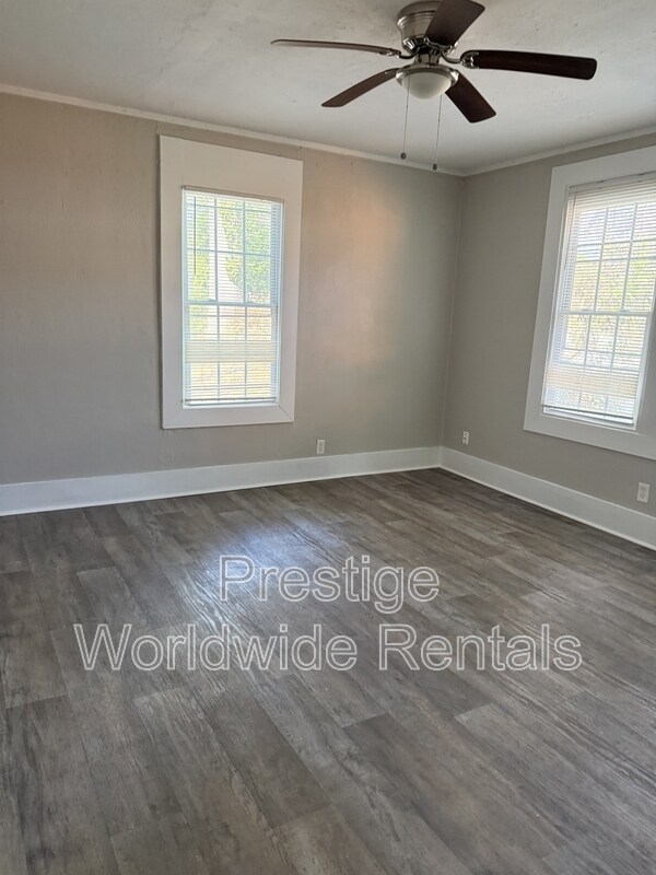 Building Photo - 2307 16th Ave