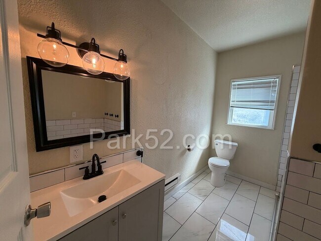 Building Photo - $500 Off 1st Full Month! Tacoma Area 3 Bedroom 1 Bathroom Duplex