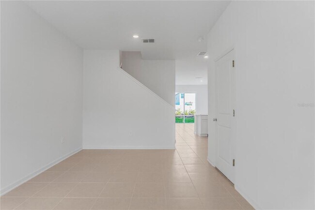 Building Photo - 2743 Skyline Lp