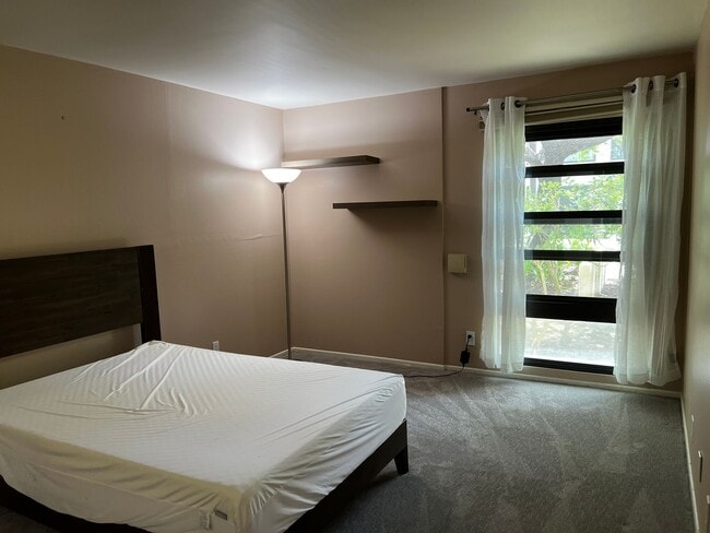Building Photo - Two Bedroom One Bath Condo for Rent in Pla...