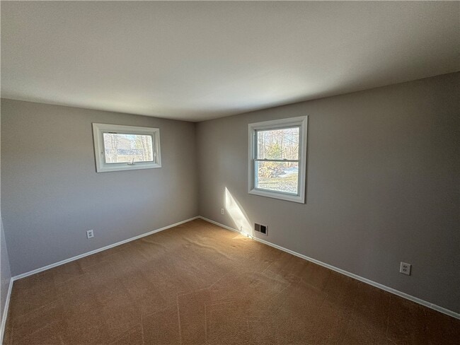 Building Photo - 1095 Hamlin Parma Townline Rd