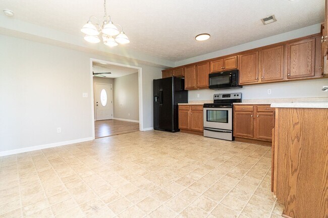 Building Photo - 134 Twin Lakes Dr