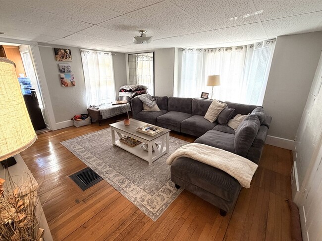 Building Photo - 75 Lincoln St