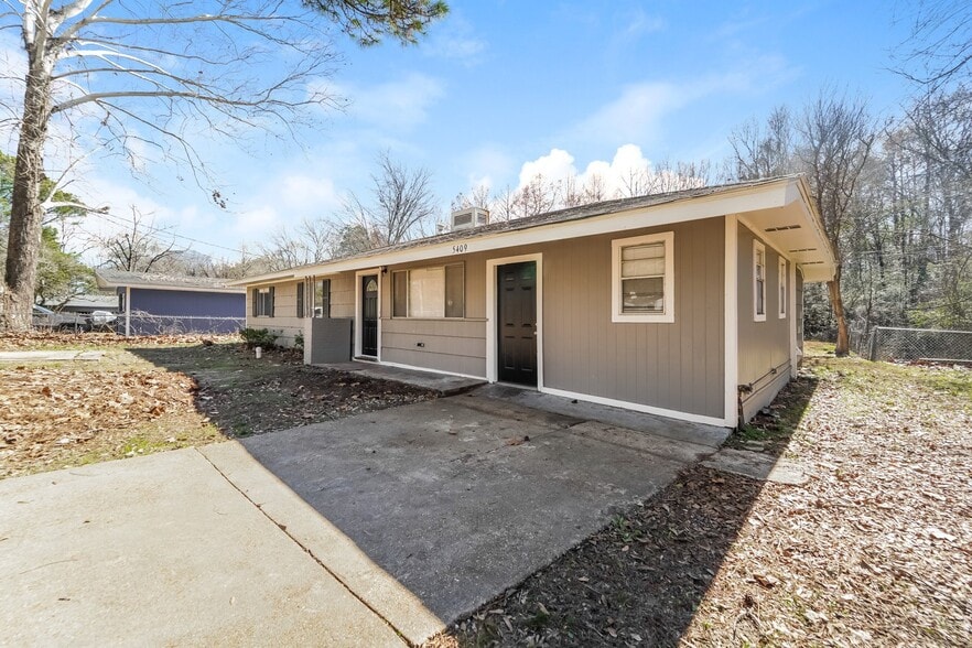 Building Photo - 5409 Queen Mary Ln