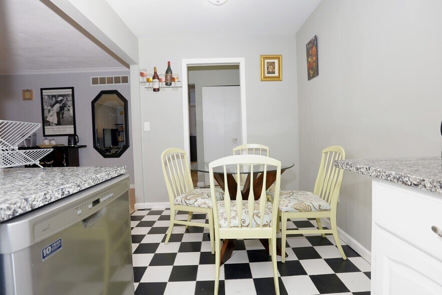 Building Photo - 1616 Washtenaw Ave