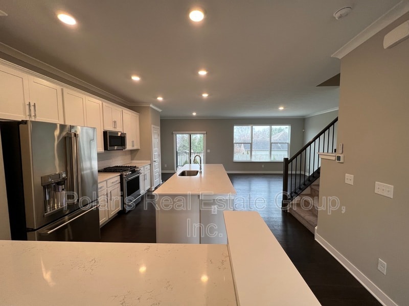 Building Photo - 635 Golborne St