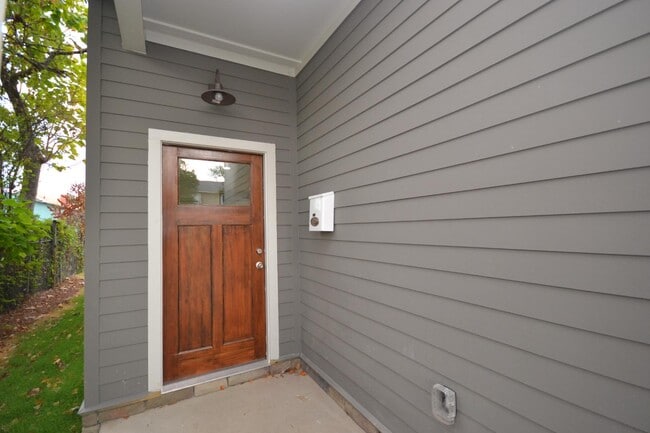 Building Photo - 3925 Overbrook Dr